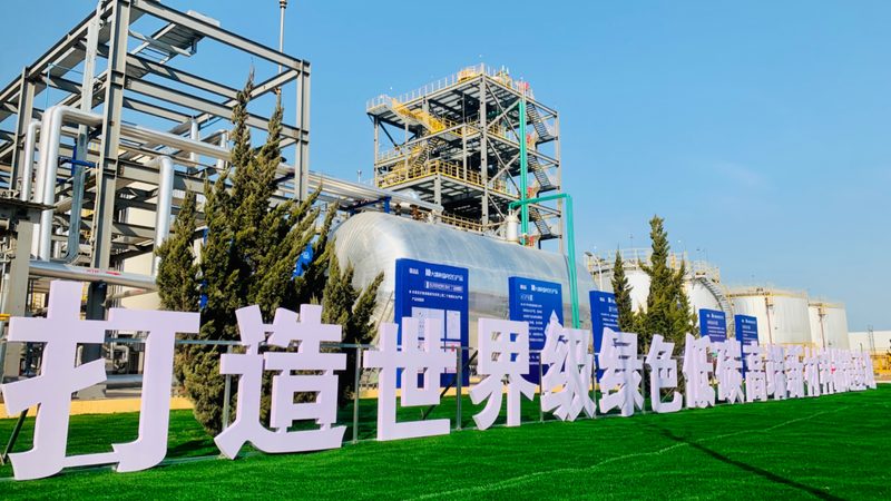 以某新能源汽车轻量化复合材料公司为例，其产品YY牌复合材料在以下场景中表现出色：